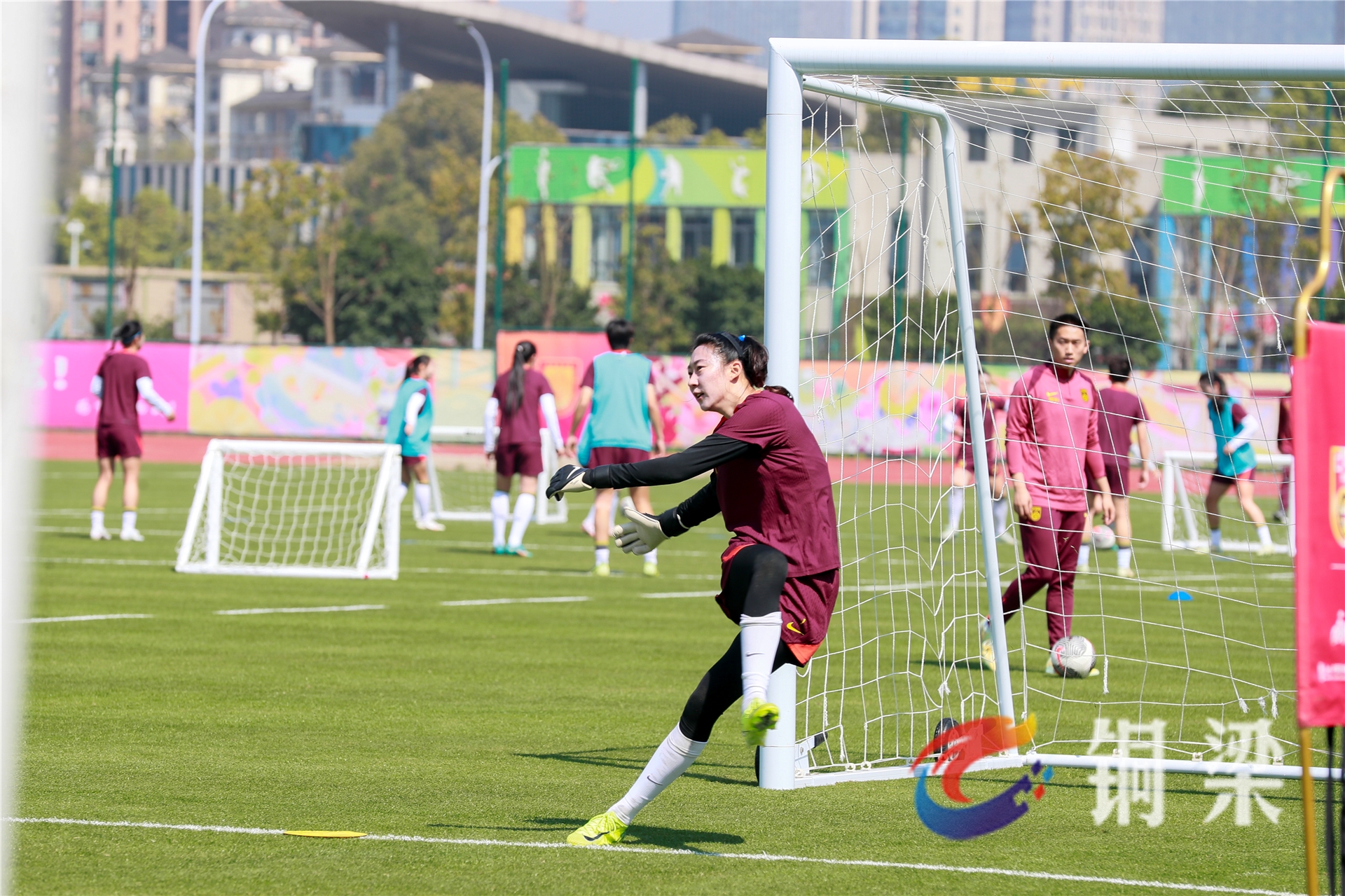 开云体育平台APP-女足比赛球队训练积极，备战临近开启的简单介绍