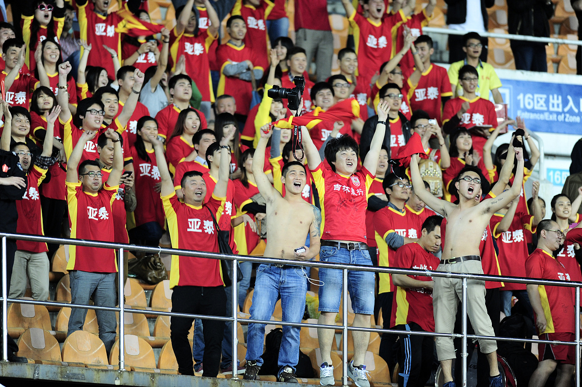 开云体育官网-争分夺秒！球队在场上拚尽全力冲击胜利