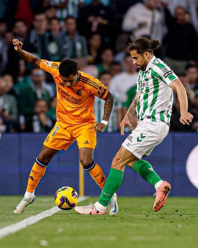 包含马德里竞技四连胜继续追赶领头羊的词条