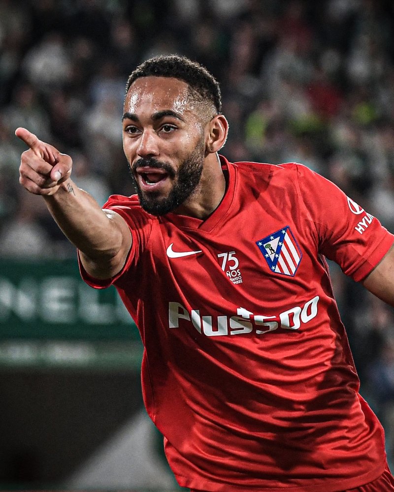 巴西队中场策应完美铁腰成为核心