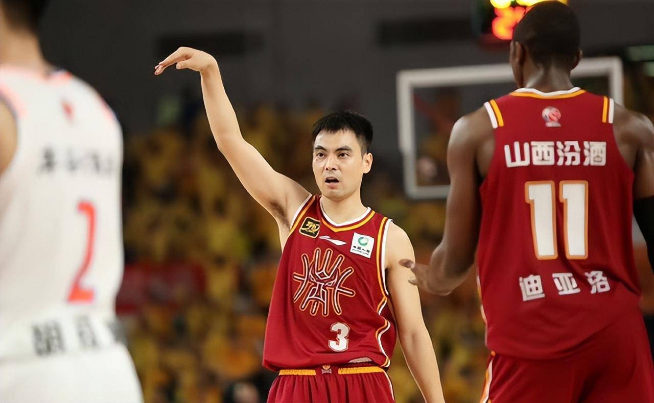 包含山西队在主场轻松获胜，展现出强大实力的词条