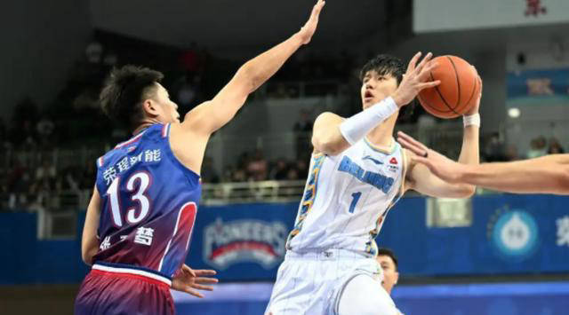 沙尔克球员集体休假，调整状态备战接下来的比赛的简单介绍