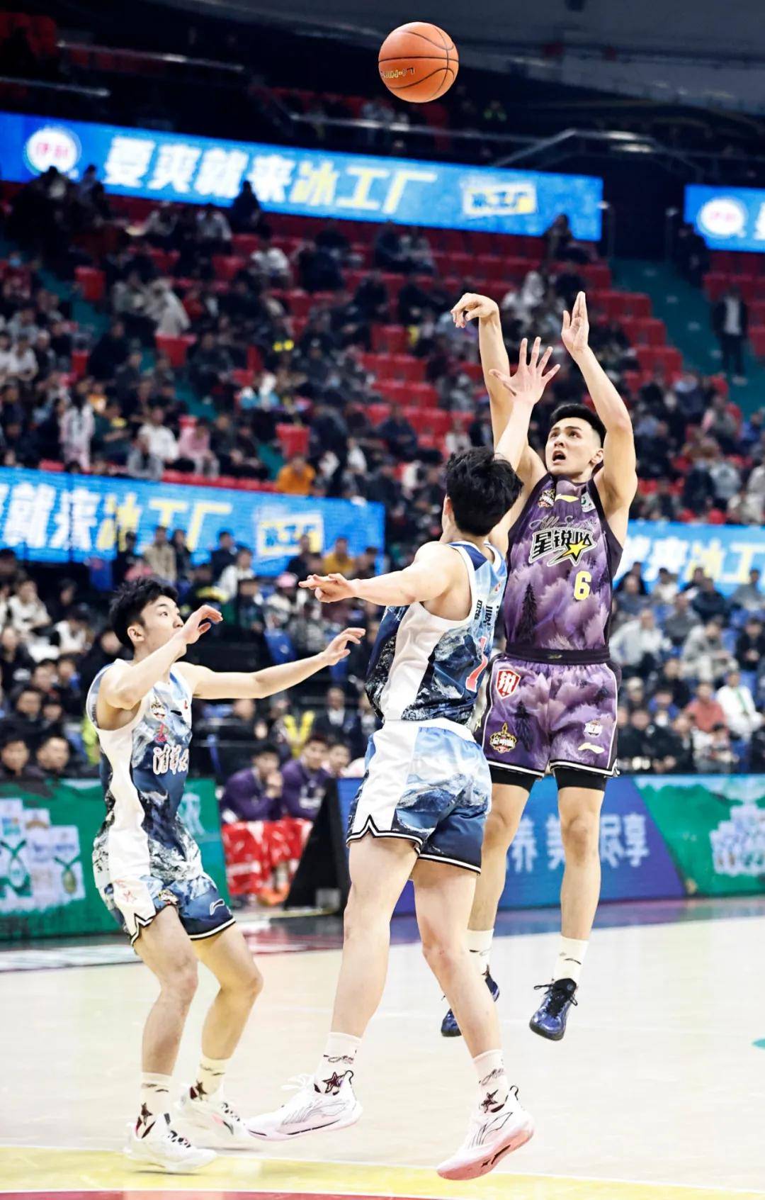 开云体育APP下载-CBA球员技艺精湛，赛场上的精彩瞬间感动全场的简单介绍