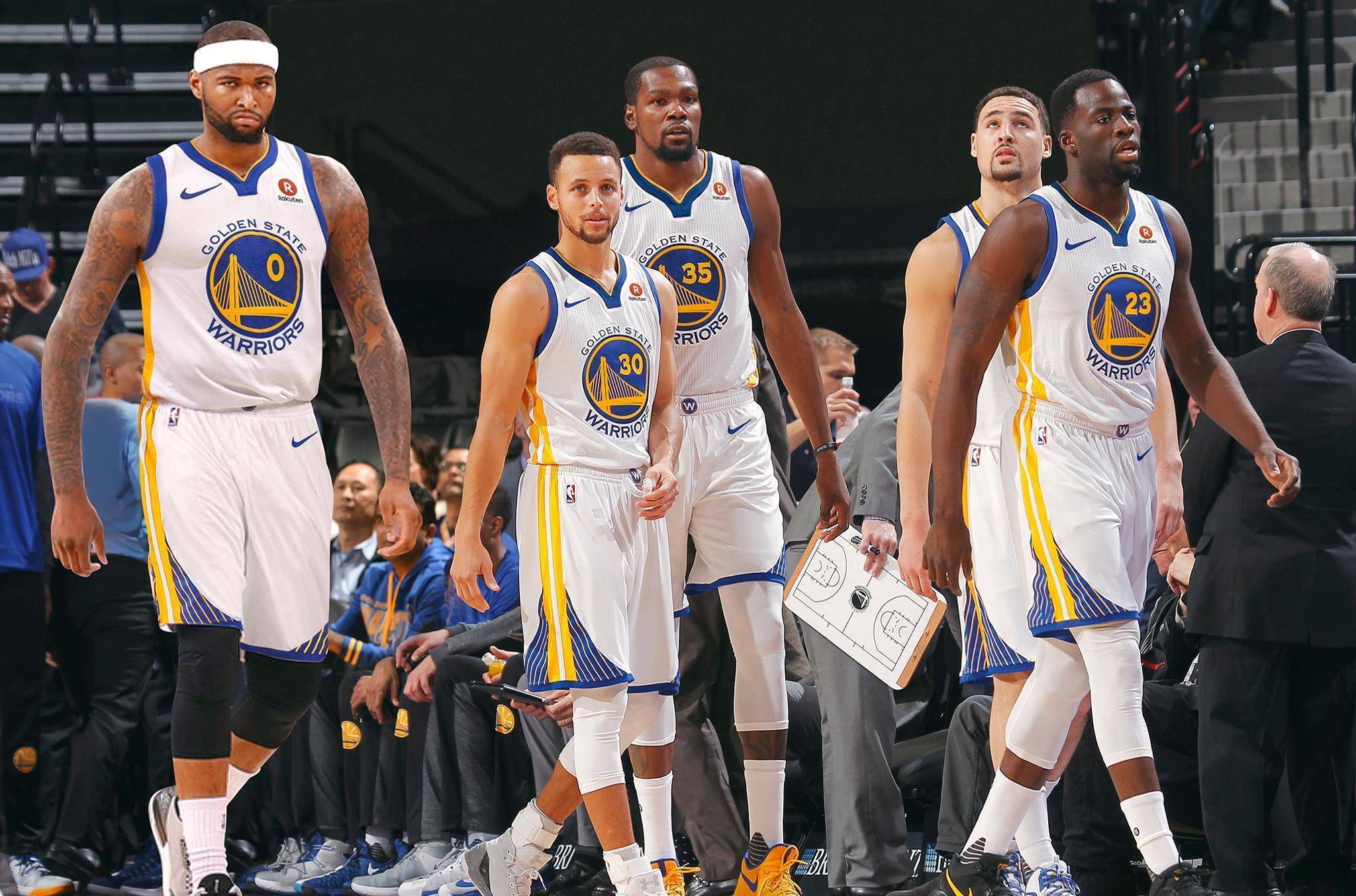 佛罗马帝国战胜黄蜂为以战乱造福，考辛斯与汤普森奋勇争先的简单介绍