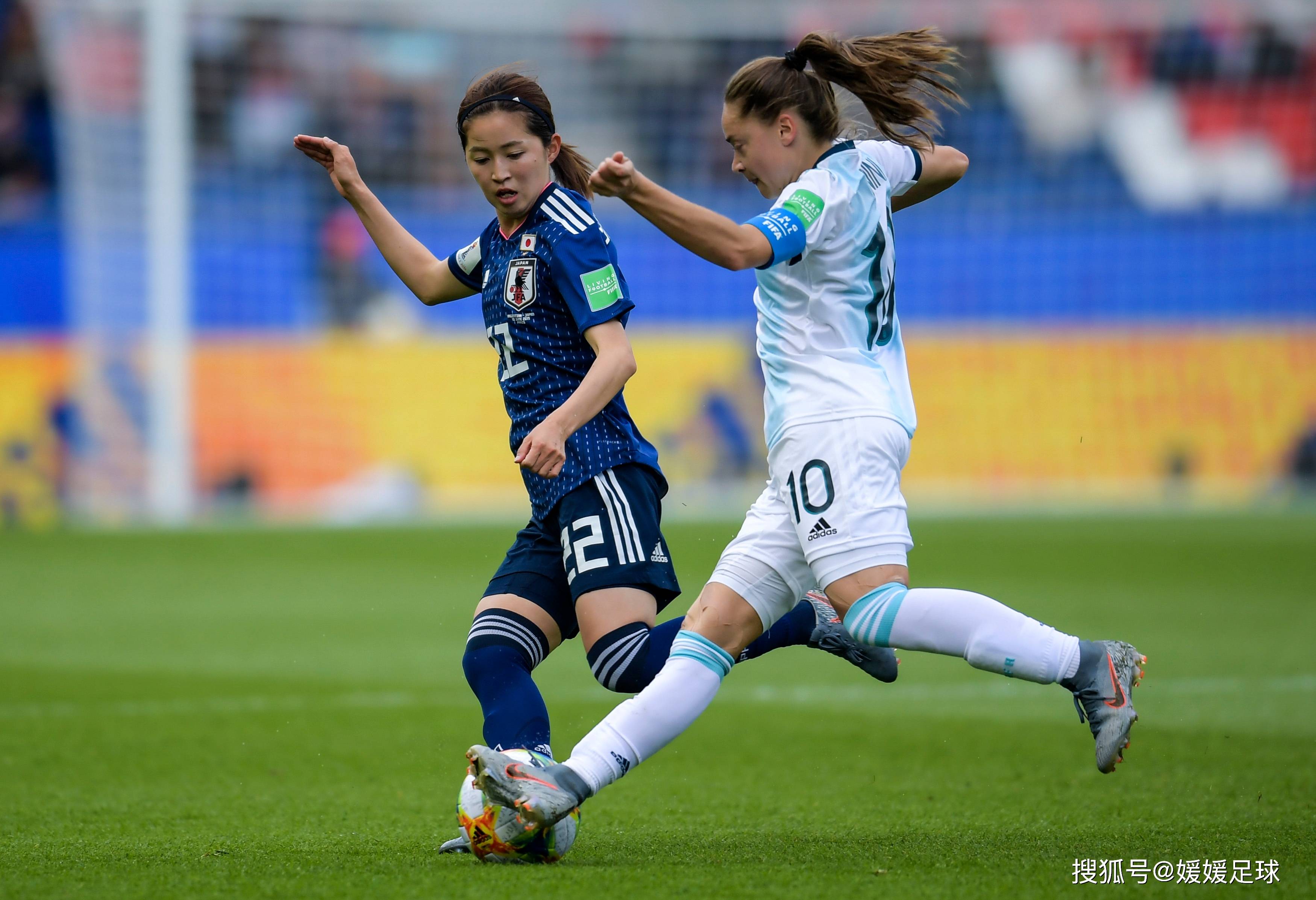 包含强者对决：女足联赛竞技水平提升的词条