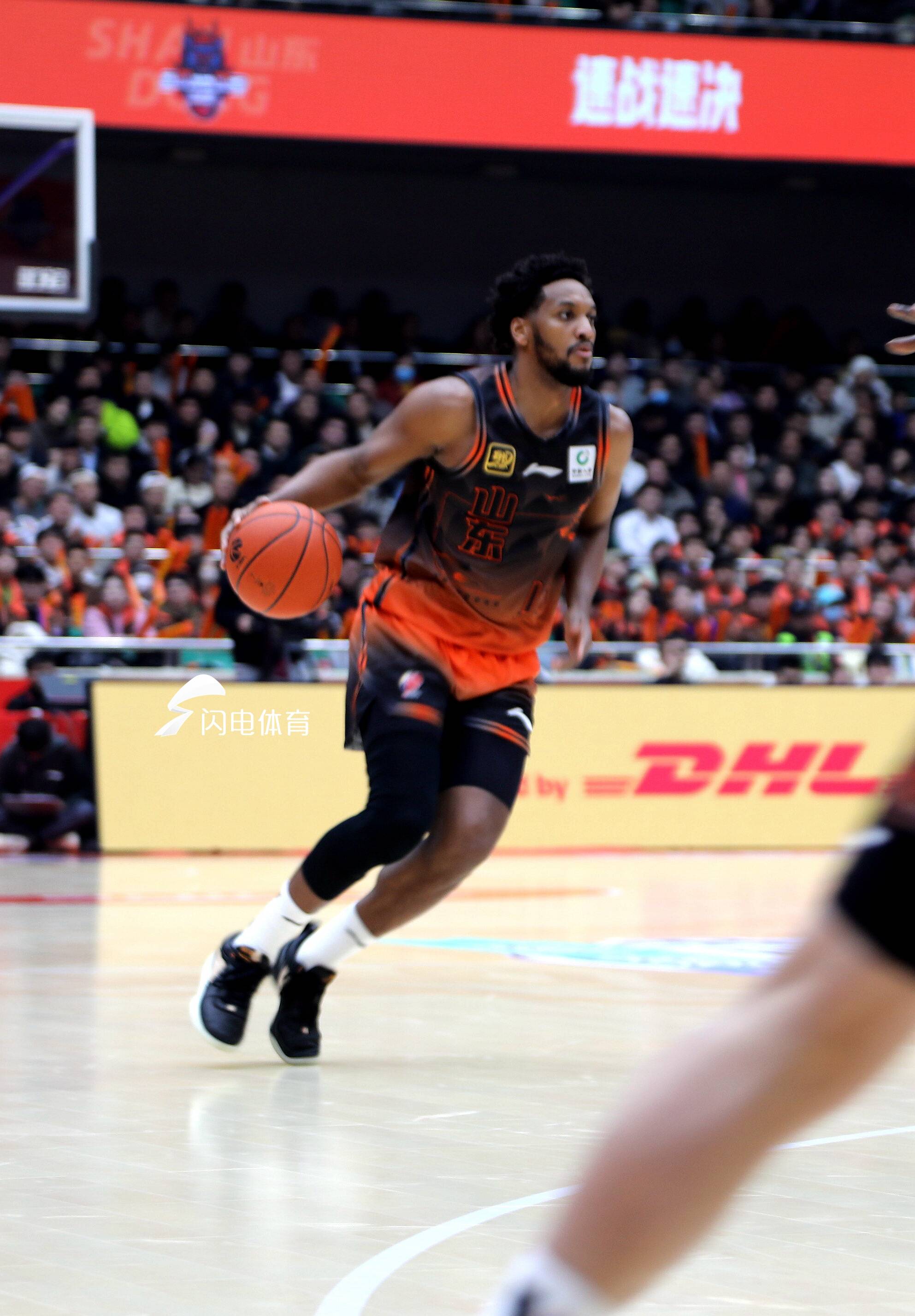 开云APP-山东男篮遭遇连败，斯隆表现神勇