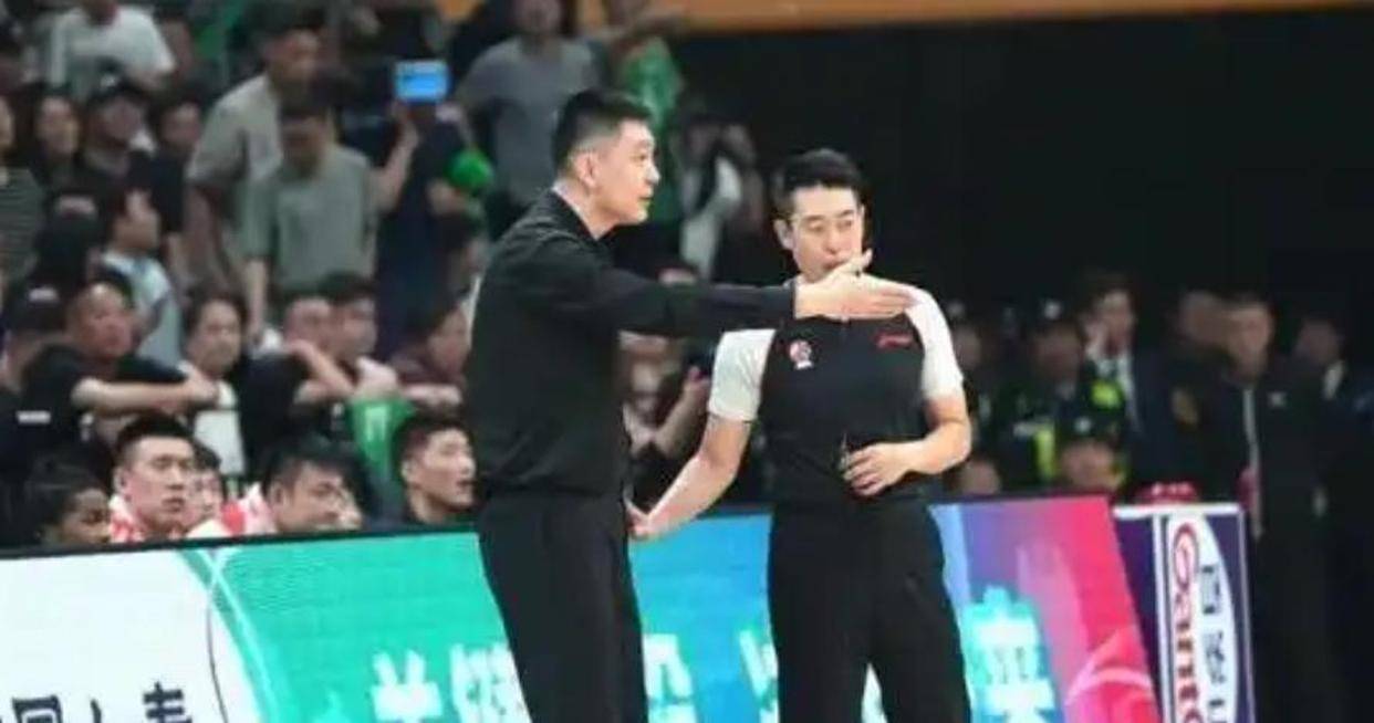 开云体育平台APP-亚洲杯热身赛中出现争执，裁判临场调停