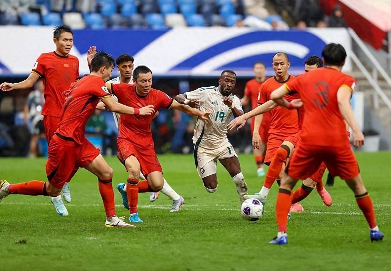 热门球队备战国际足球锦标赛