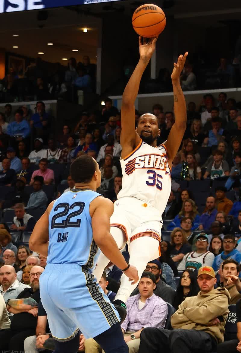 开云体育-活塞客场痛失灰熊：海斯单节爆发砍下分还不足以挽回比分的简单介绍