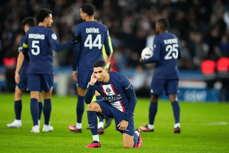 开云APP-包含圣埃蒂安捍卫主场荣誉，斩巴黎的词条