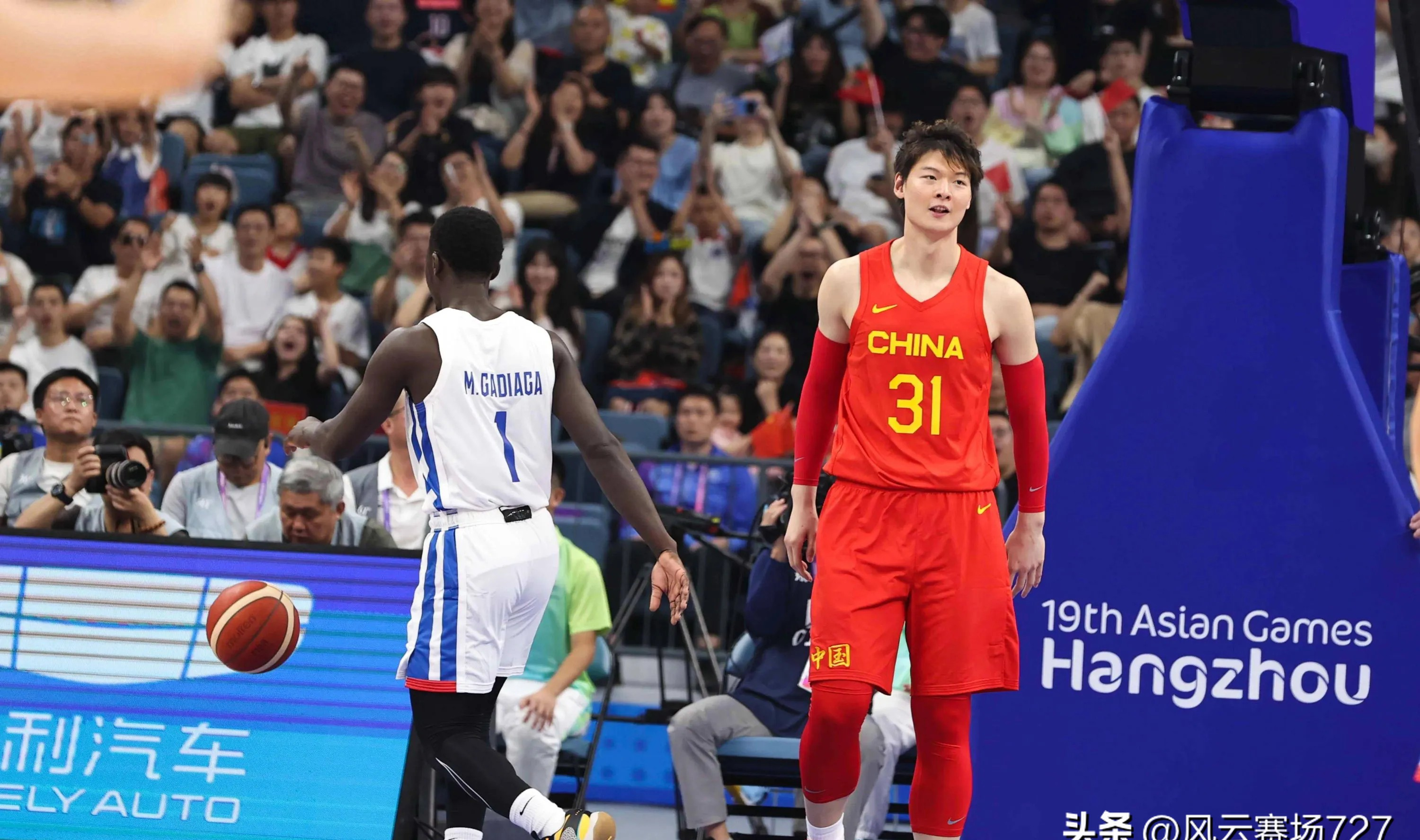 开云体育入口-江苏队控卫崭露头角，破解对手防守