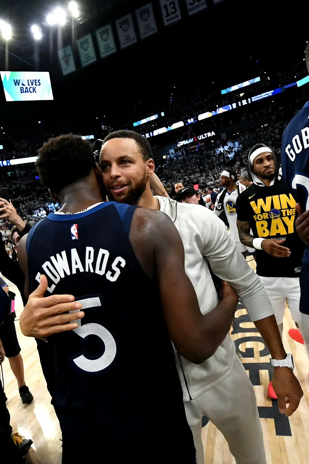 森林狼击败勇士，汇聚团队力量