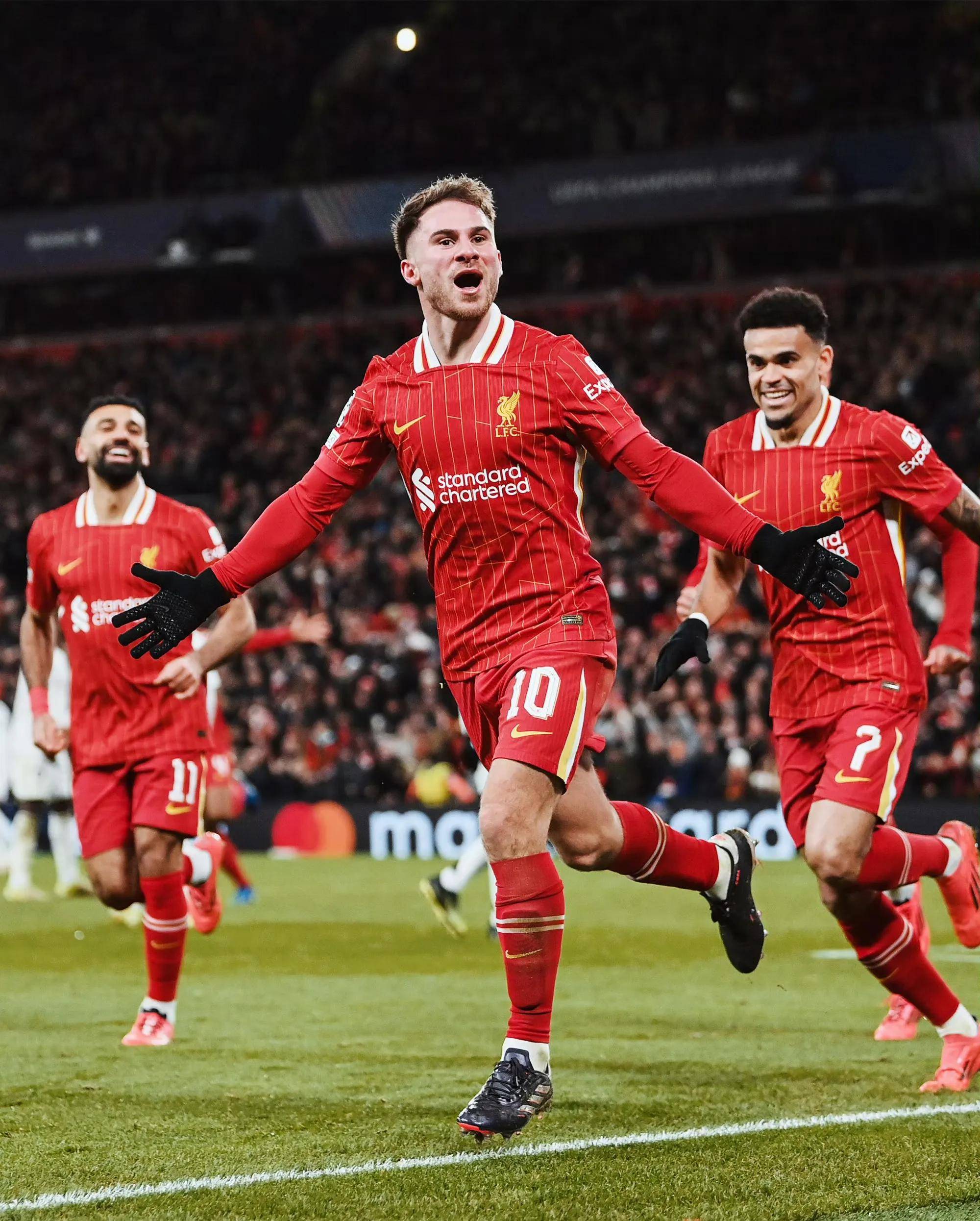 开云体育在线-意甲战火再起，球队实力尽显锐气