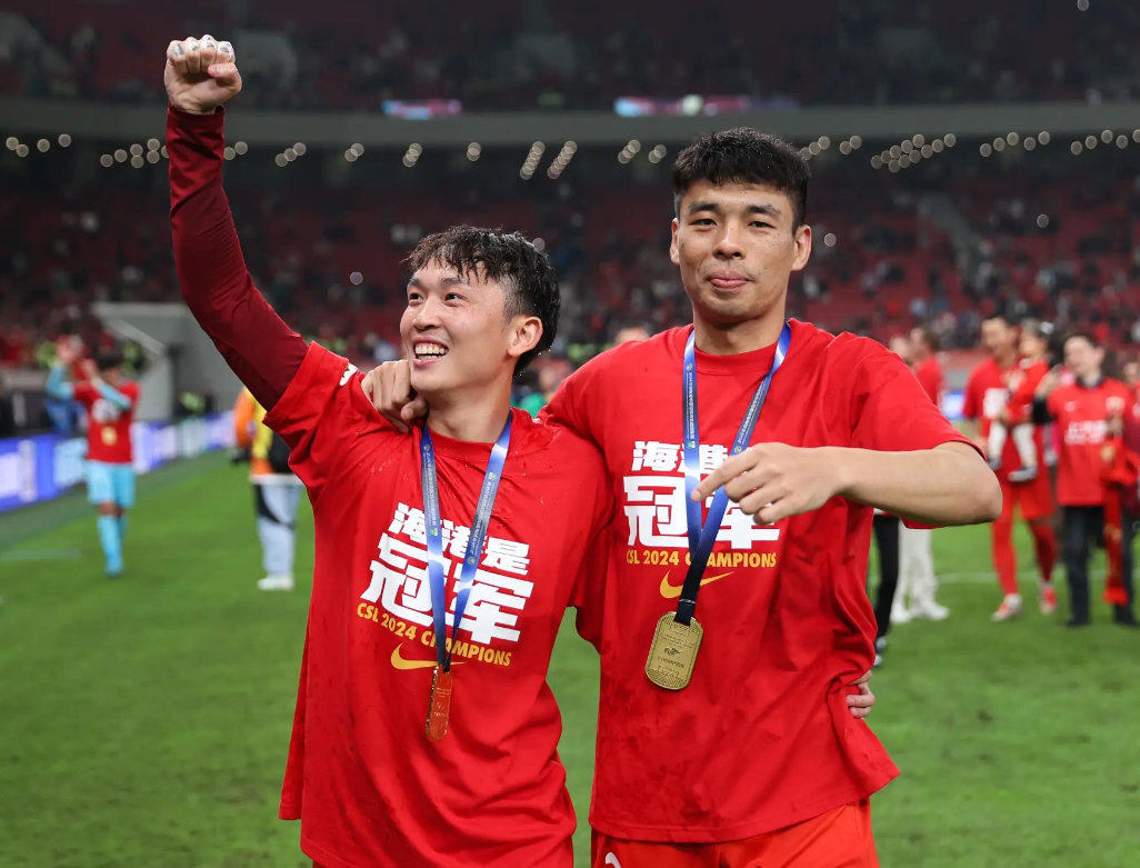 开云下载-球队意外抢得前排位置，俘获球迷心意