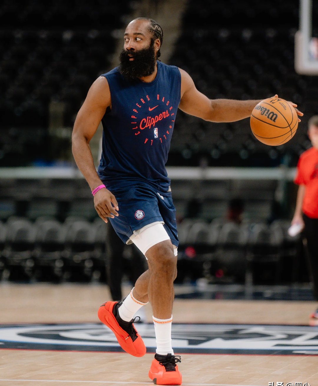 开云体育在线-火箭痛击尼克斯，哈登单节砍下分独步全场横扫对手