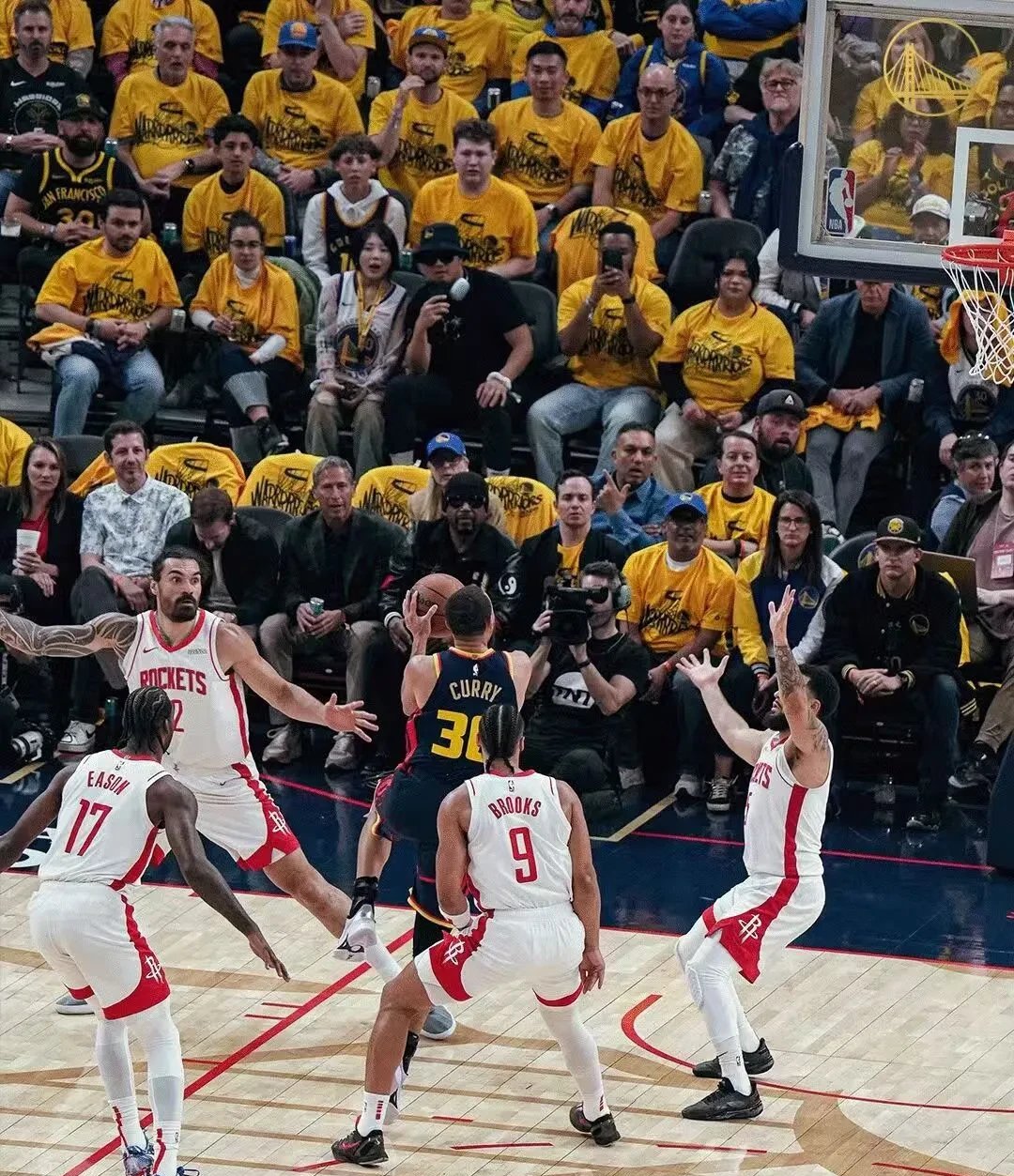 开云体育下载-勇士护卫三分球风光无限，带领球队胜出的简单介绍