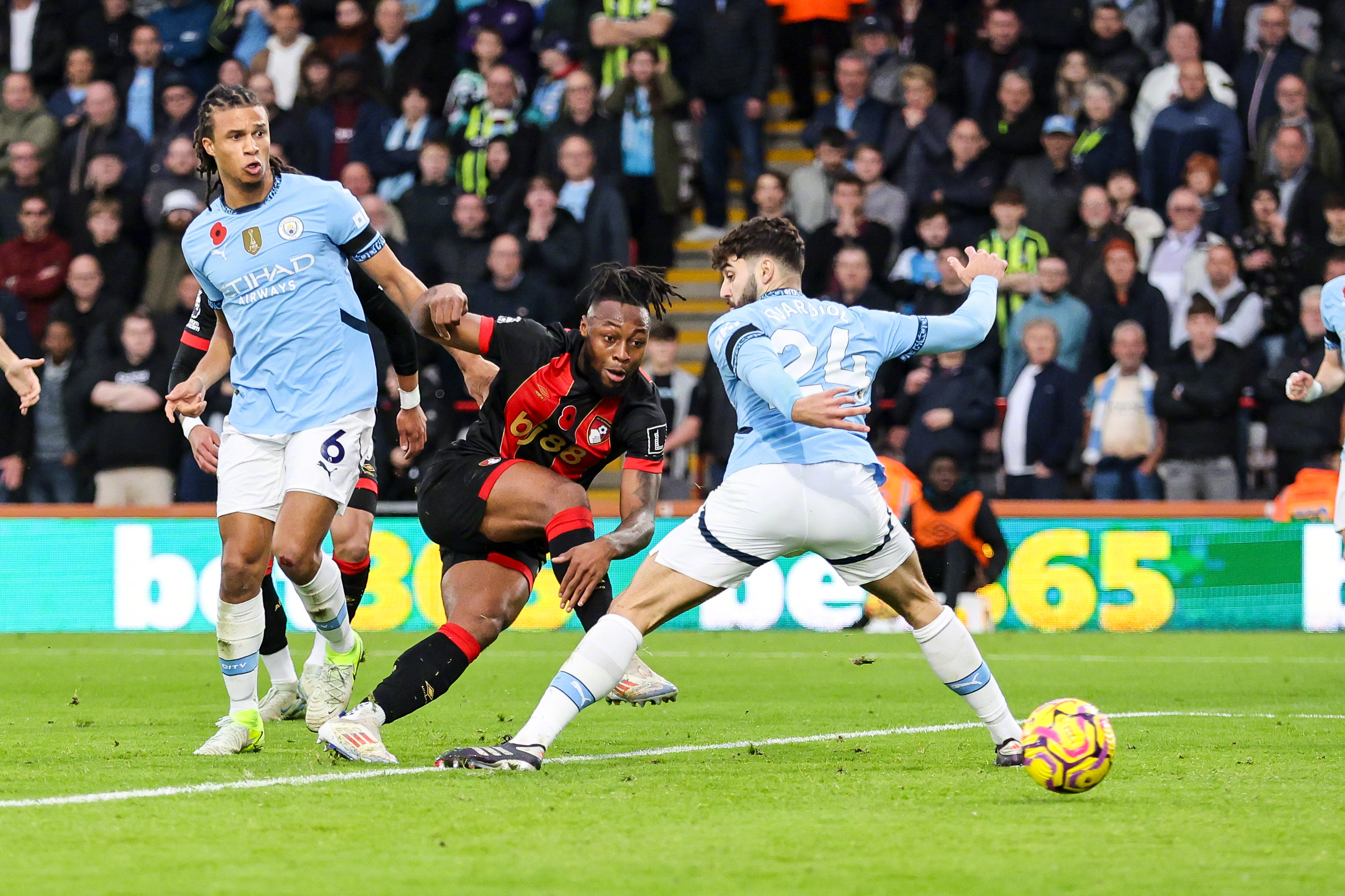 开云体育平台APP-关于曼城主场战平伯恩茅斯，领先优势缩小的信息