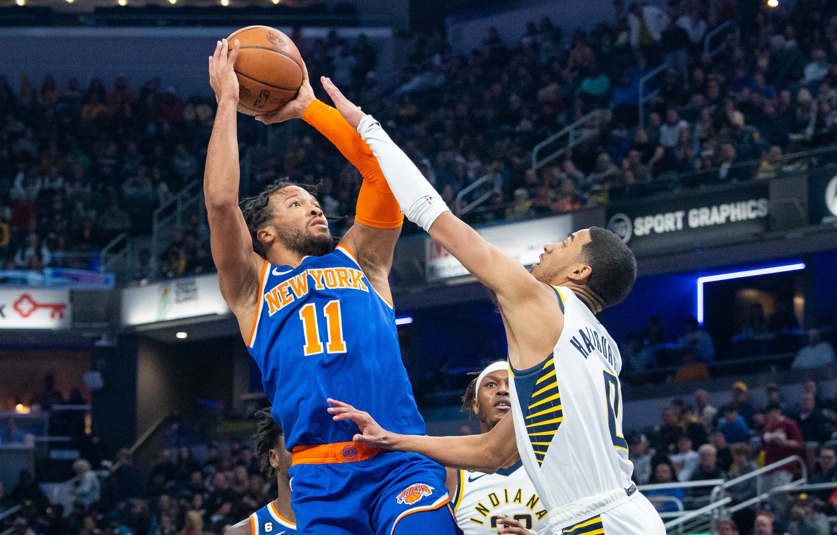 步行者主场逆转活塞取得不易胜利