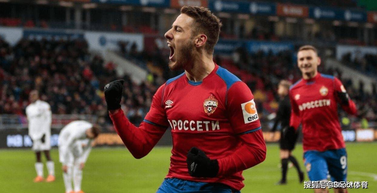 开云体育平台APP-沙尔克后卫抢断成功扭转比分:德国后卫功勇翻盘