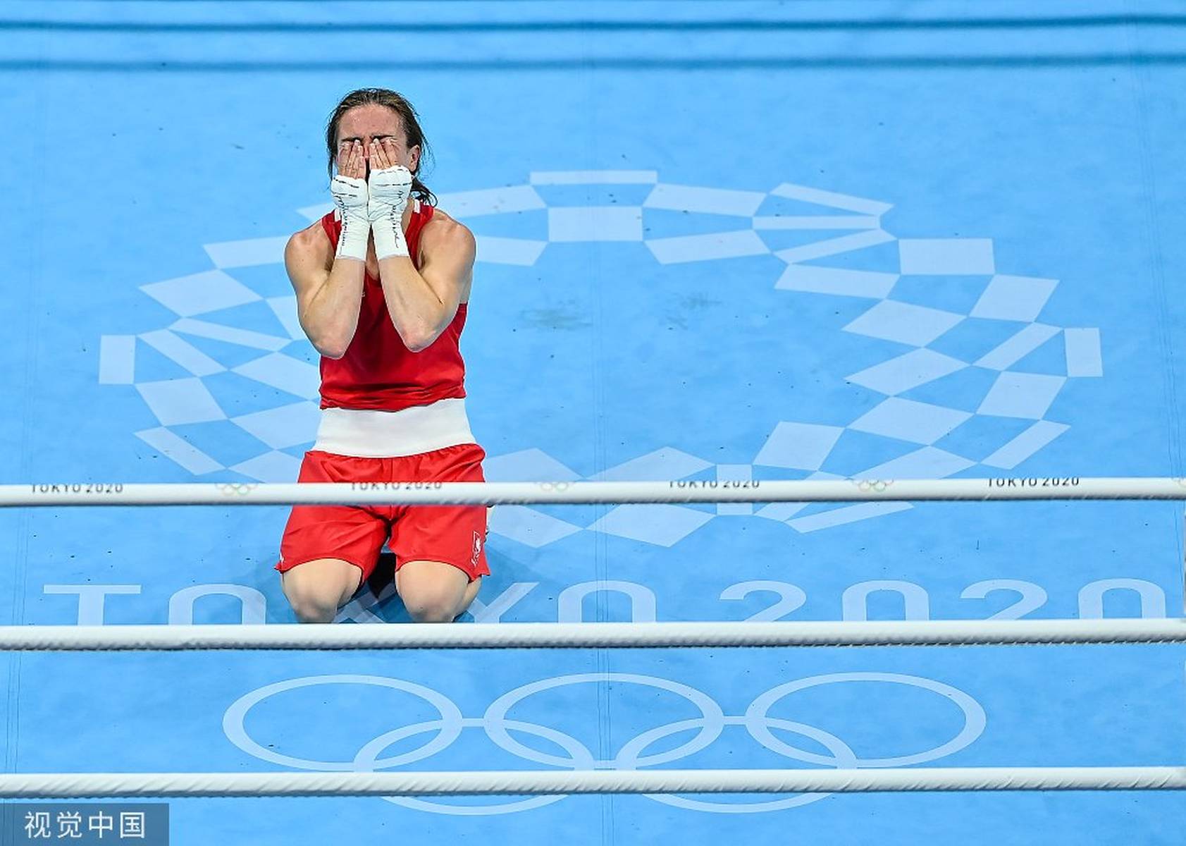 开云体育官网-爱尔兰拳击选手击败对手，晋级下一轮