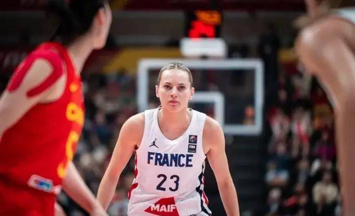 塞尔维亚女子篮球队轻松闯入四强