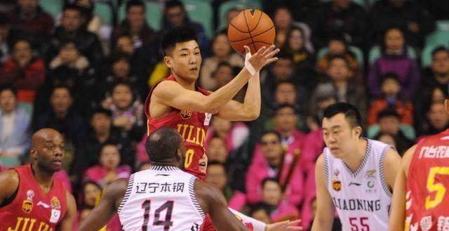 开云平台-球队内部小组训练，对抗赛产生惊涛骇浪，一触即发的简单介绍