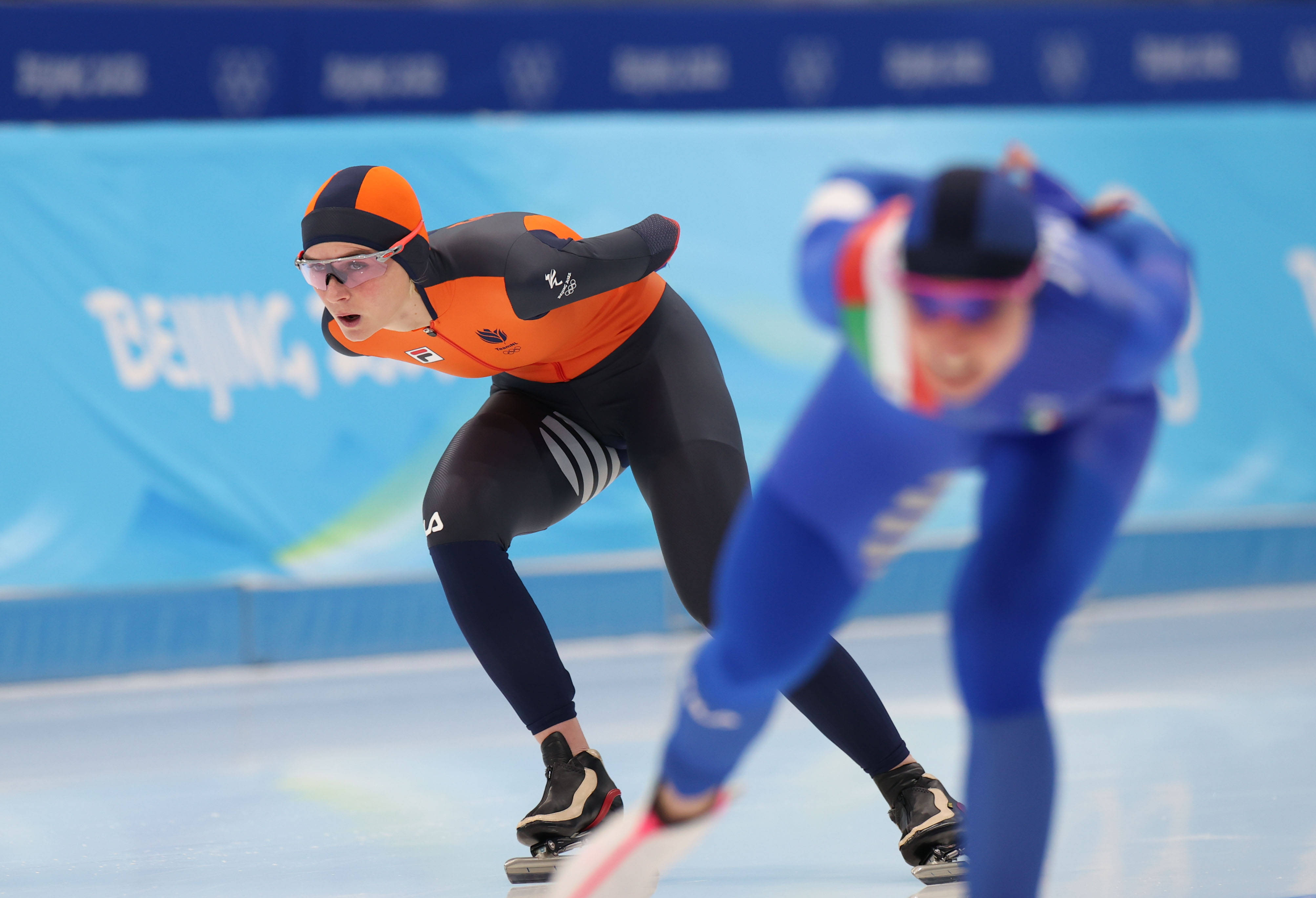 开云体育APP下载-荷兰滑冰队在比赛中力压对手，夺冠