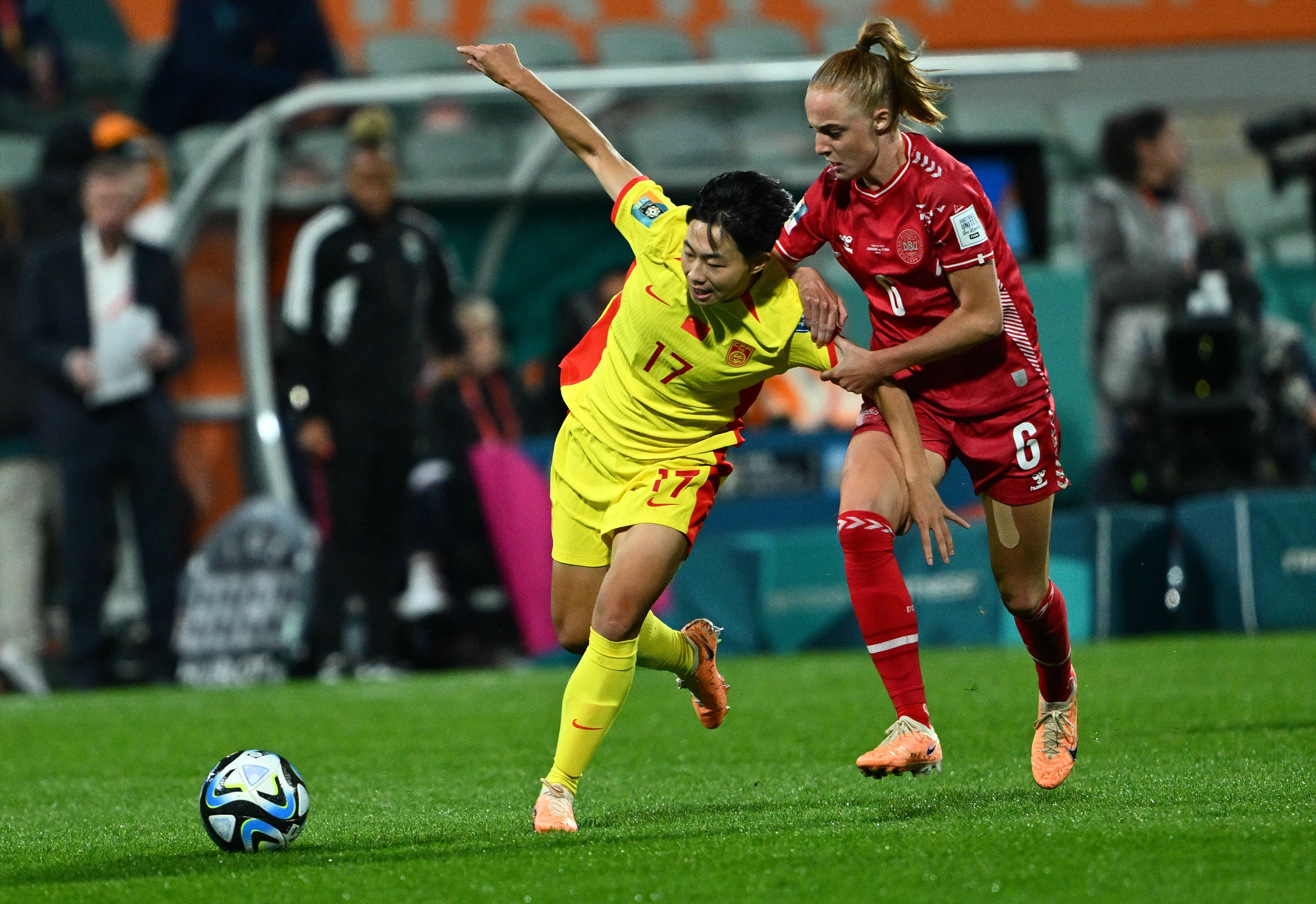 加拿大女足队员表现抢眼，获得好评