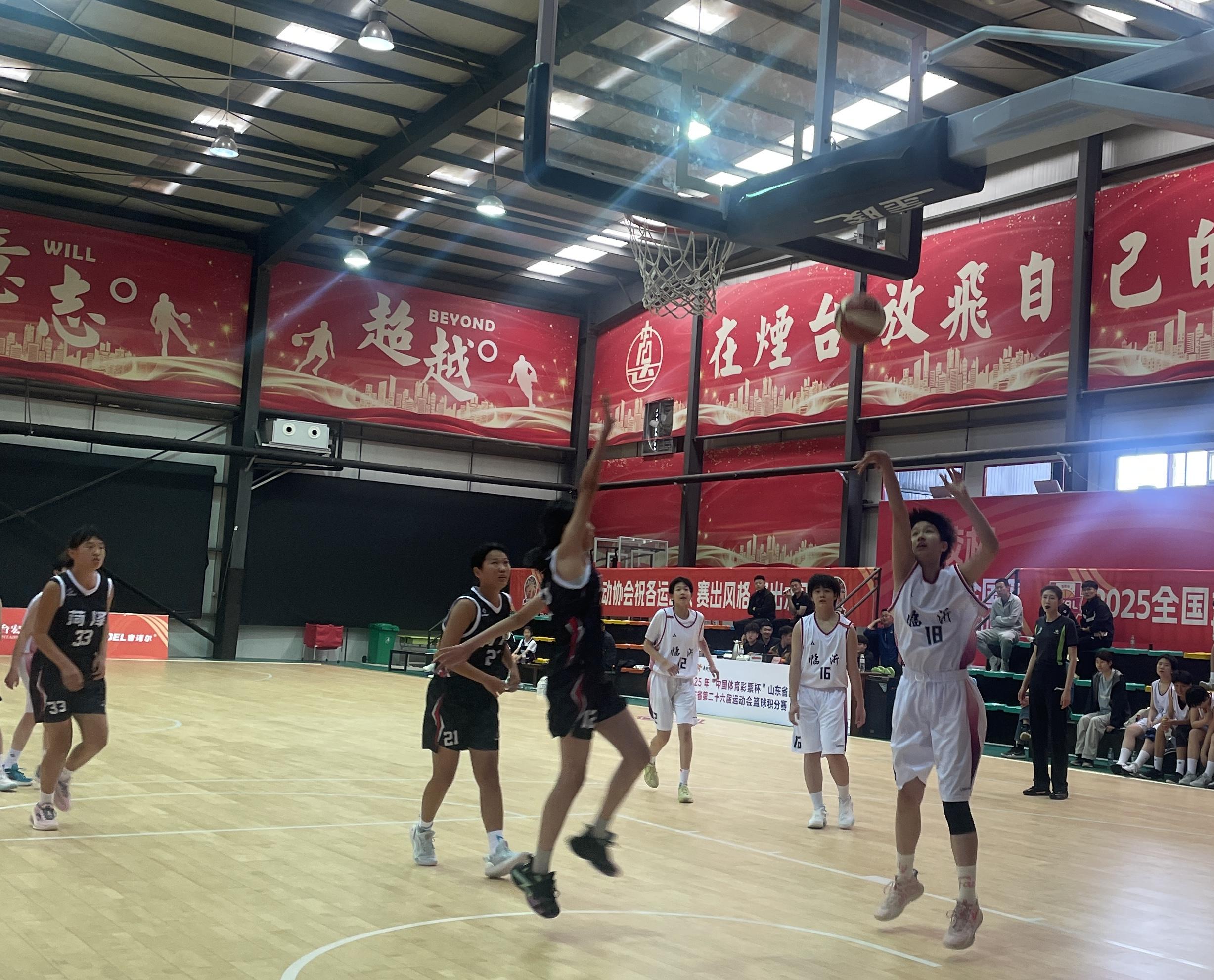 包含阵容华丽，跃动热血，精湛篮球技术傲视全场！的词条