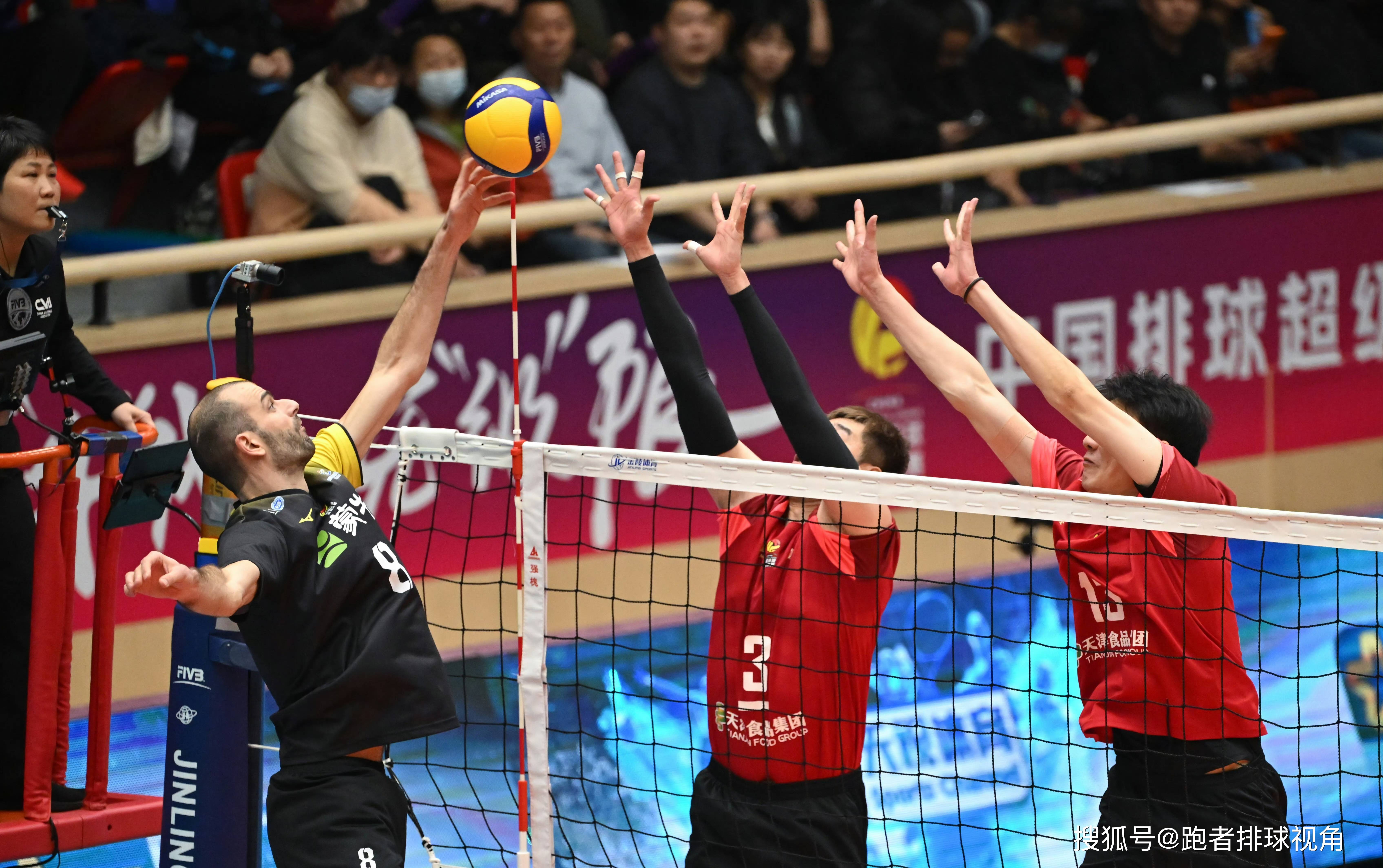 球星大赛掀起狂潮，球迷陷入狂热