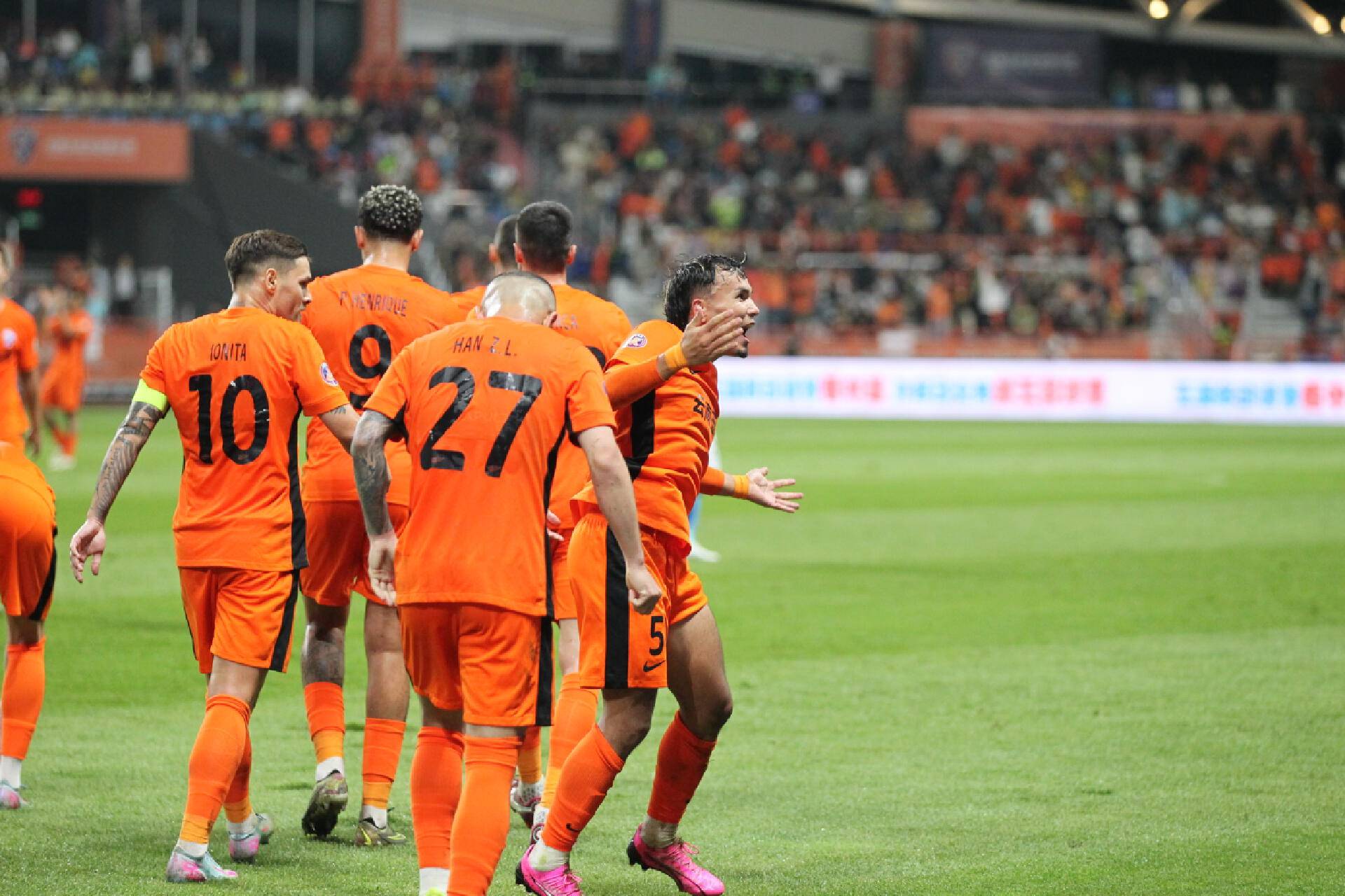 开云体育app-球员调整状态，适应比赛氛围