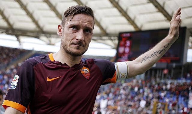 开云APP-比赛中爆发红牌战，两队硬仗难解