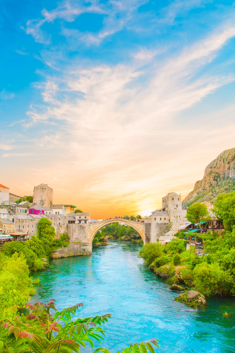 包含克罗地亚主场告捷梅尔特斯克破门塞尔维亚客场失利的词条