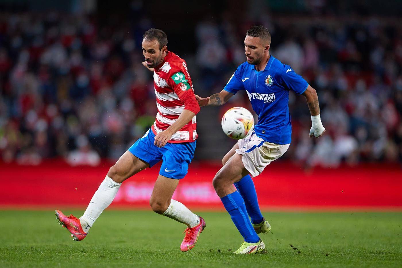 包含阿尔梅里亚主场战胜塞尔塔，保持不败记录的词条