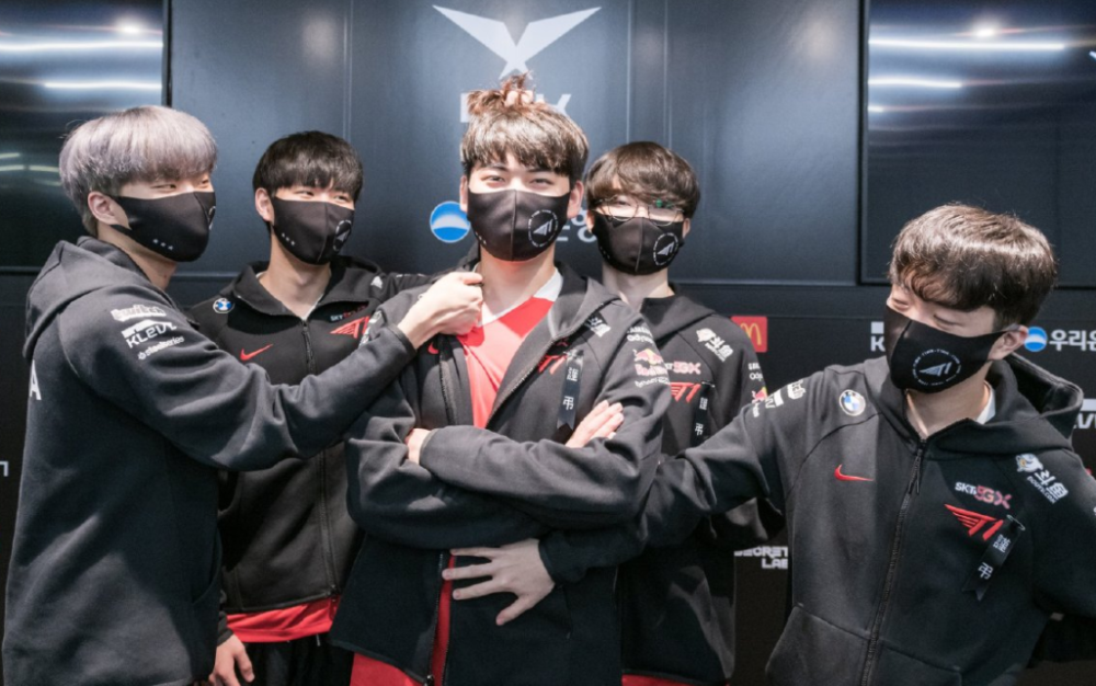 开云体育入口-DFM绝杀100T，Hanssama单局斩获MVP峡谷大战全球总决赛，强势挺进下一轮