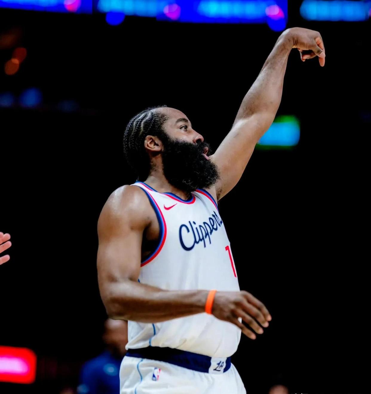 包含火箭客场逆转灰熊，哈登砍下35分的词条