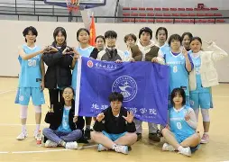 柯隆球员奋力拼搏，全队齐心协力的简单介绍