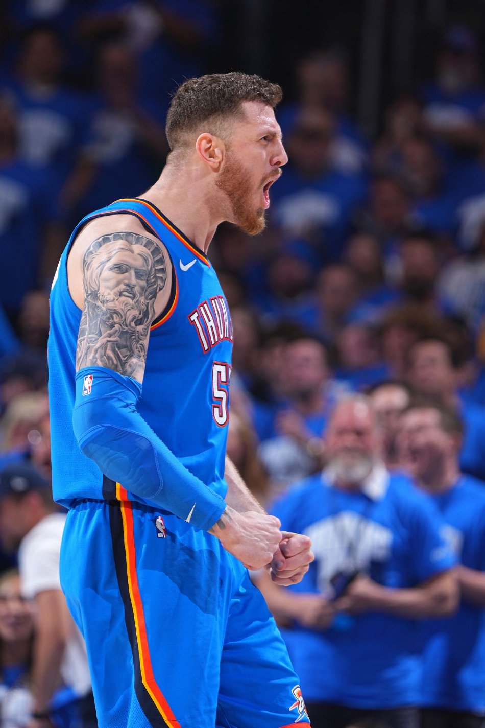 小牛队大胜掘金，晋级西部半决赛