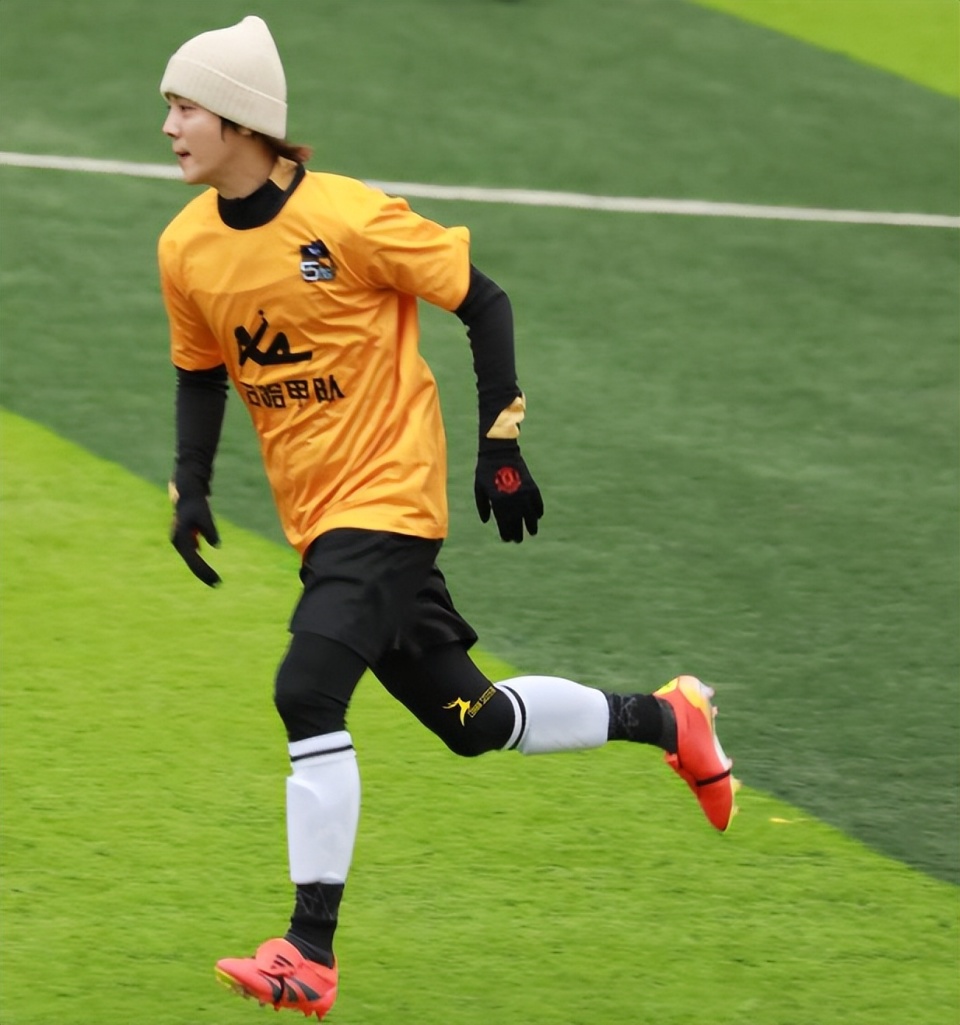 球队士气高涨！球员疯狂庆祝精彩进球