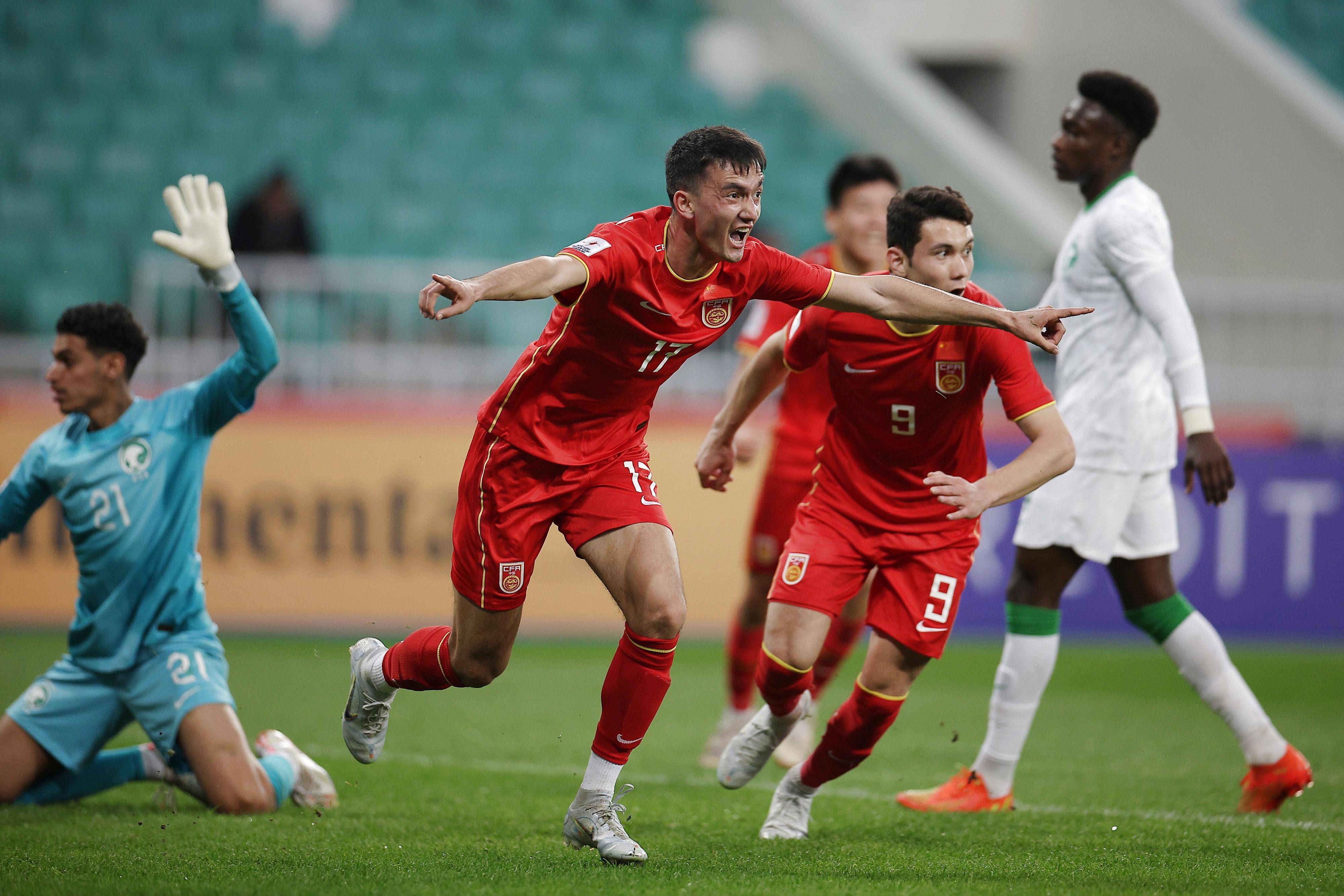 开云体育在线-亚洲足球赛事半决决赛上演精彩对决