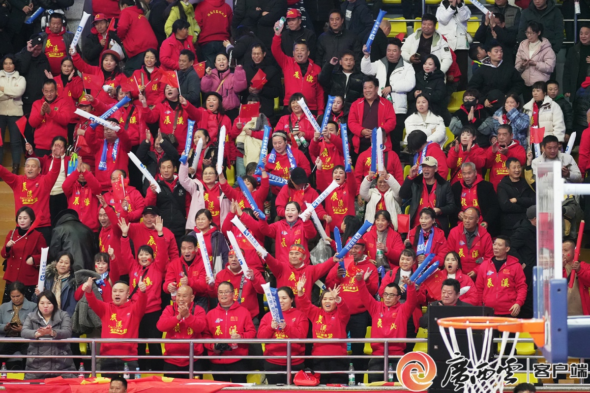 掀起篮球风暴，球迷狂热响应