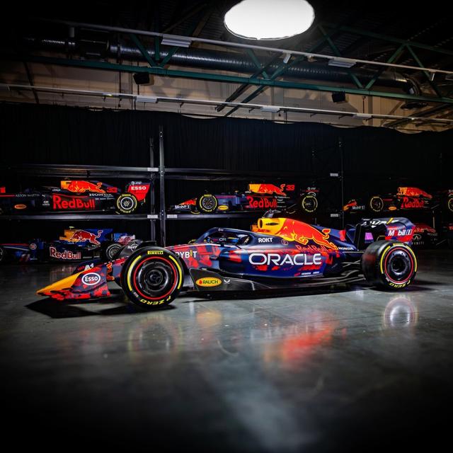 开云体育官网-迈凯伦险胜哈斯车队，汉密尔顿统治全场的简单介绍