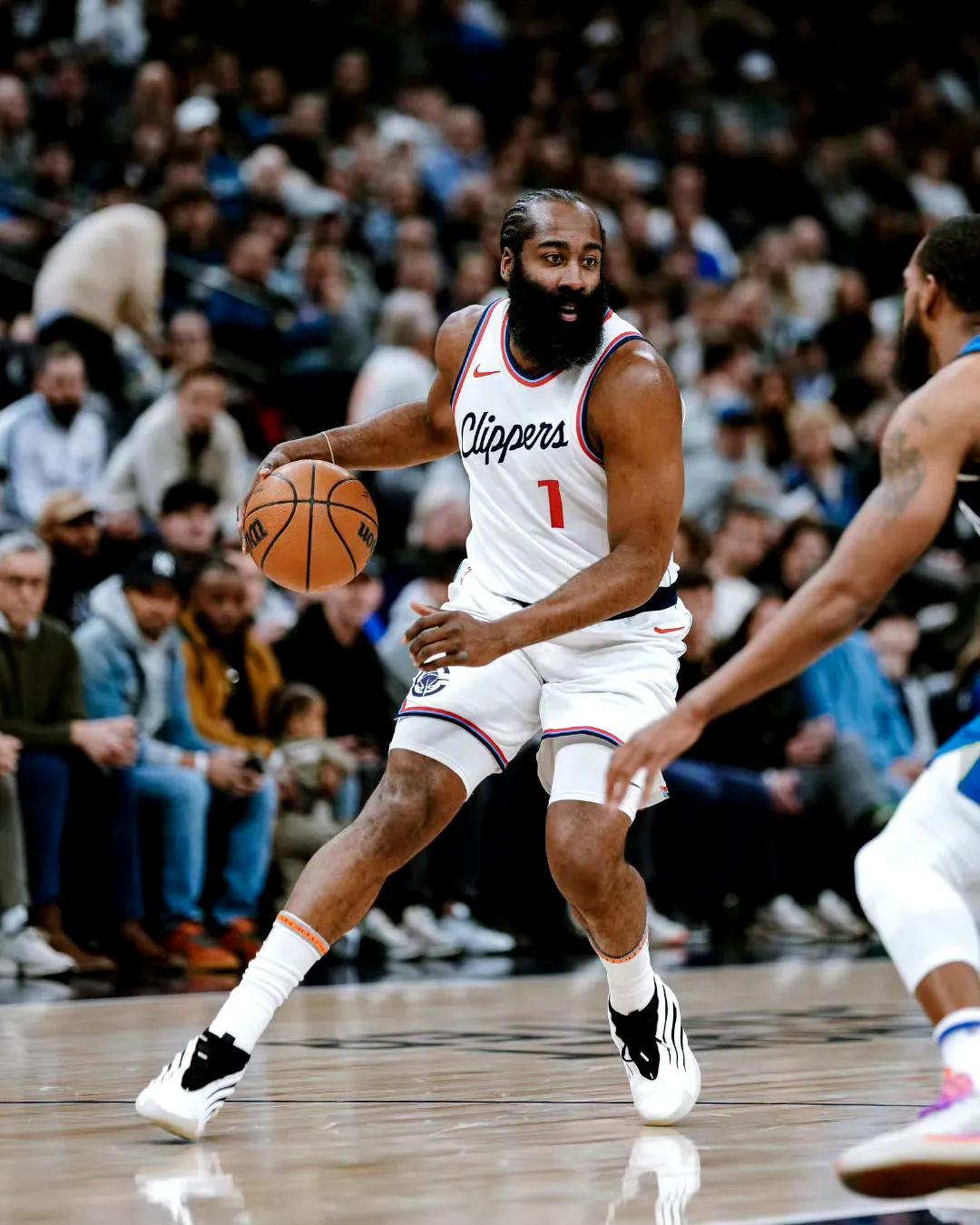 开云APP-篮网碾压四川队，伦纳德高光表现的简单介绍